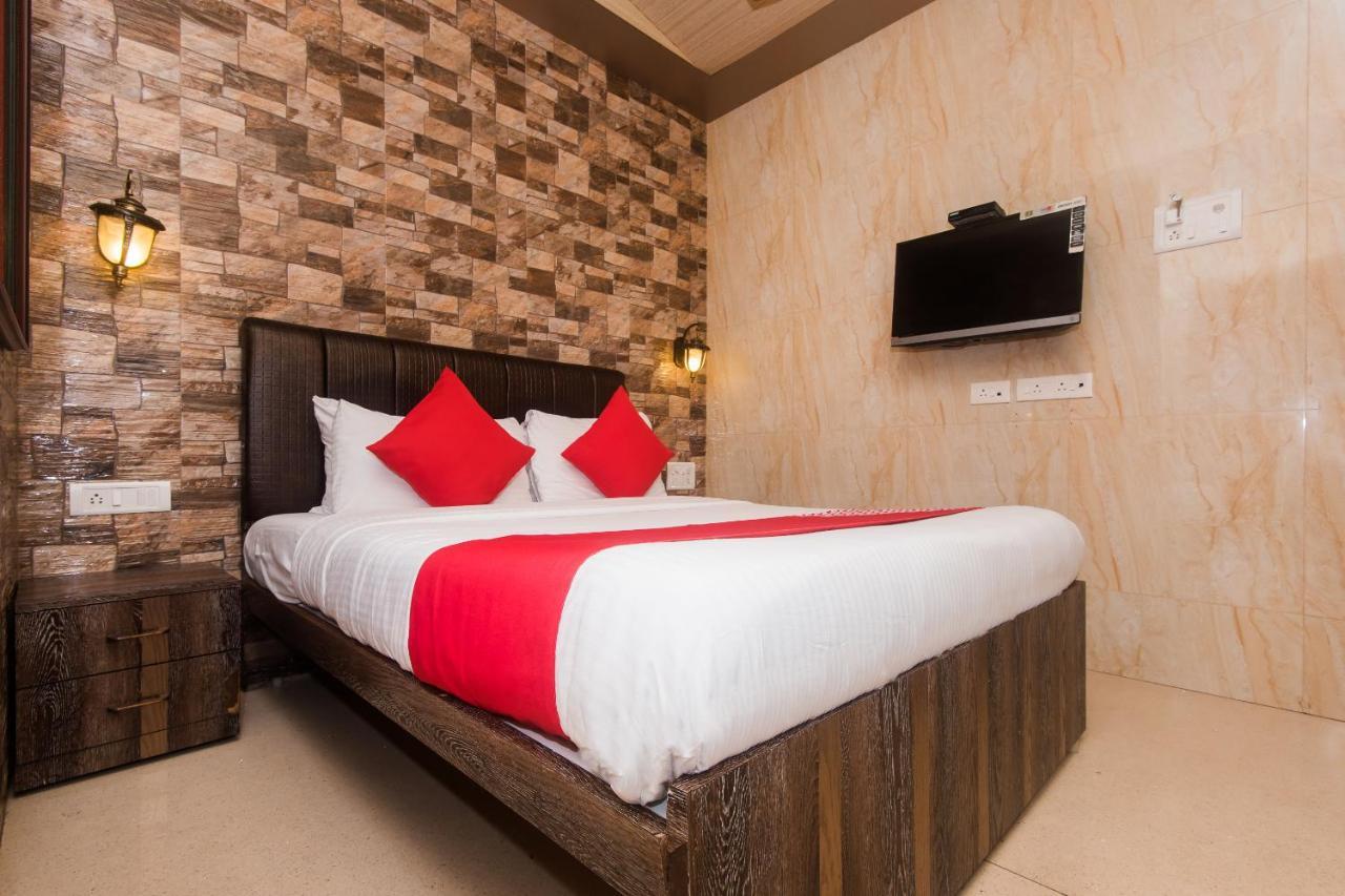 Hotel Oliver, Colaba Mumbai Exterior photo